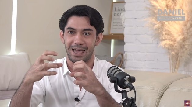 Reza Rahadian Reveals the Process of Becoming a Convert, Used to Attend Sunday School - Heart at Peace Hearing the Recitation of the Quran