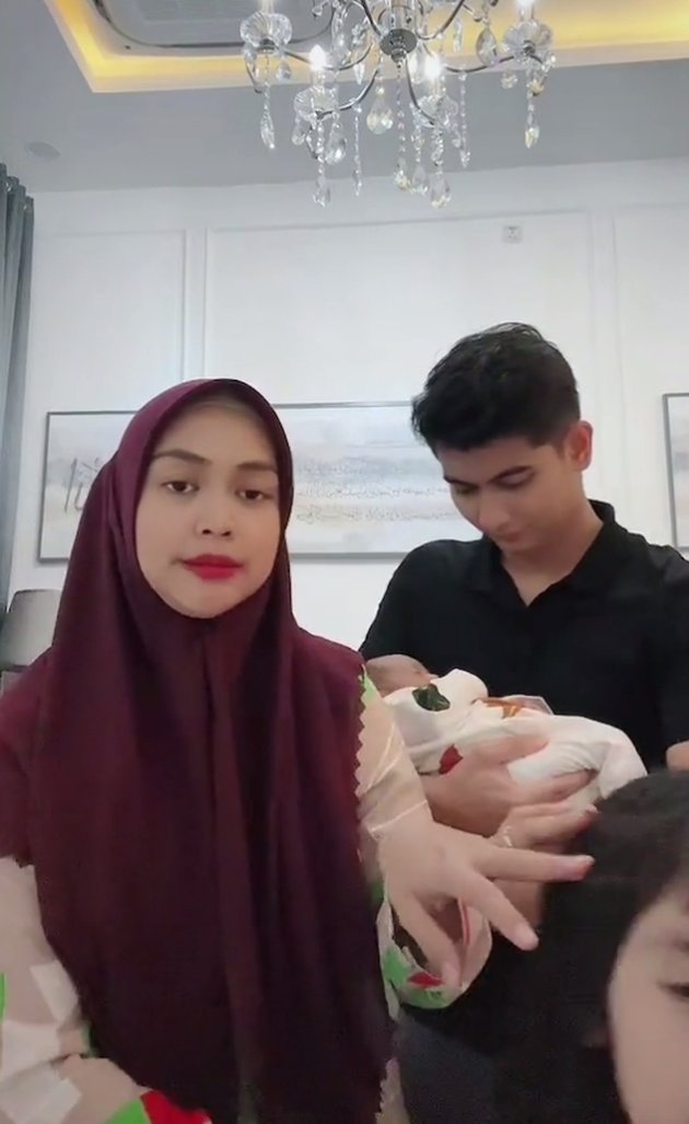 Ria Ricis and Husband Criticized by Netizens, Dancing Until Baby Moana's Head Gets Bumped - Roughly Pushing Niece's Head