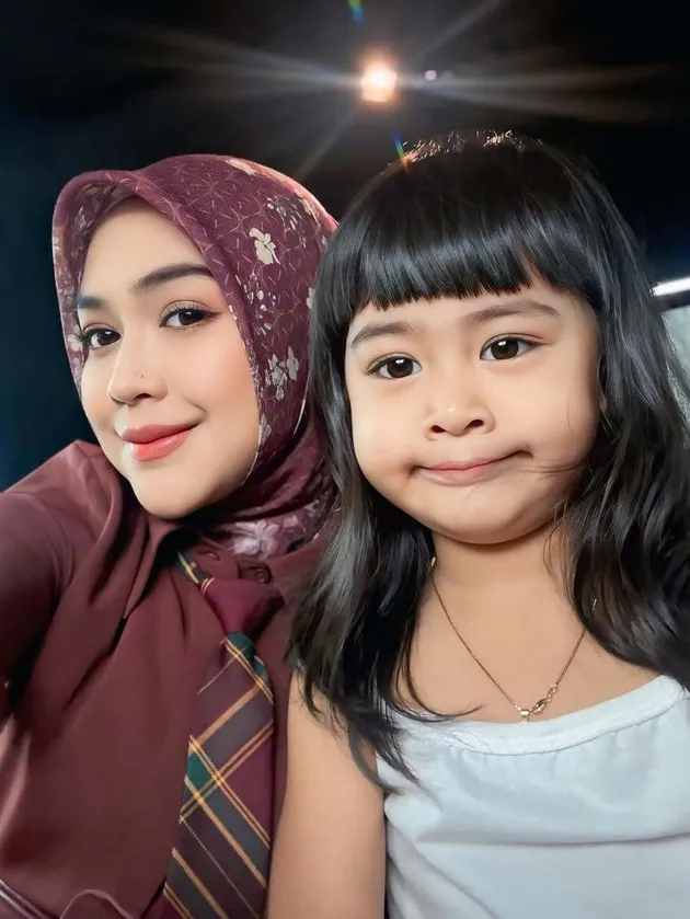 Ria Ricis dan Moana Selfie Bareng