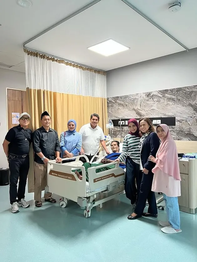 Fahmi Bo dijenguk Rieta Amilia