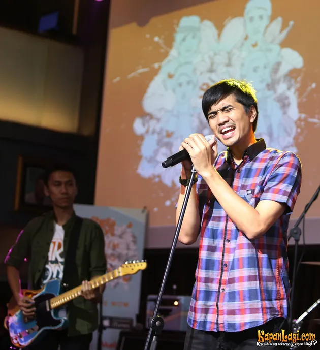 Meski begitu, Eross cs tetap memberi ruang untuk para fans berpendapat tentang arti masing-masing lagu.