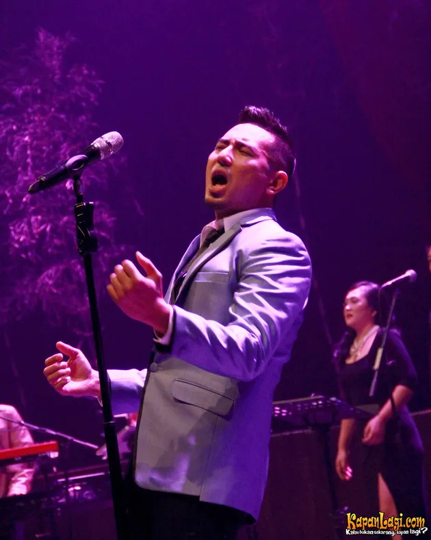 Baru saja semalam (12/8) Rio Febrian menggelar konsernya yang bertajuk Love 15 Rio Febrian Romantic Concert.