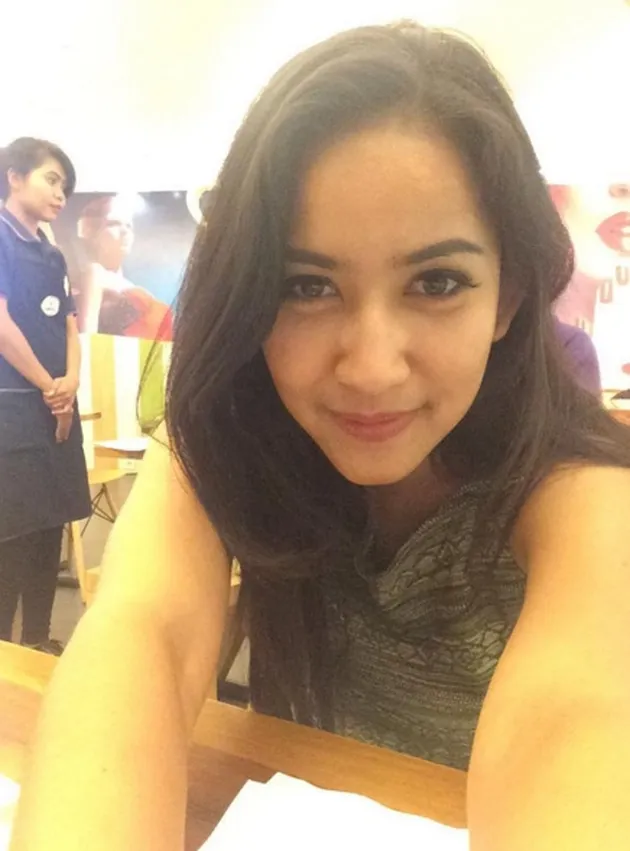 RISMA, MANTAN ISTRI FERRY MARYADI KINI SINGLE HOT MOM CANTIK