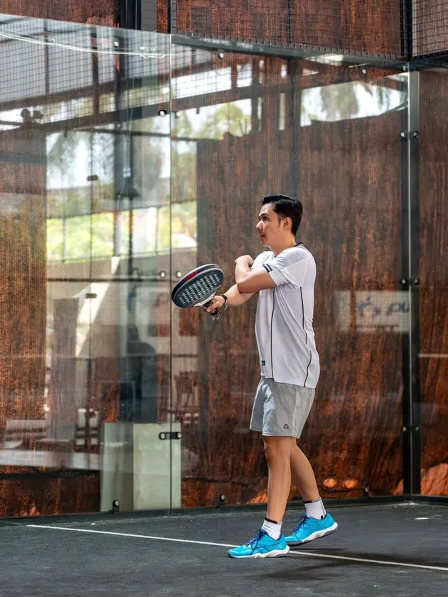 Rizky Kinos Sepatu Biru