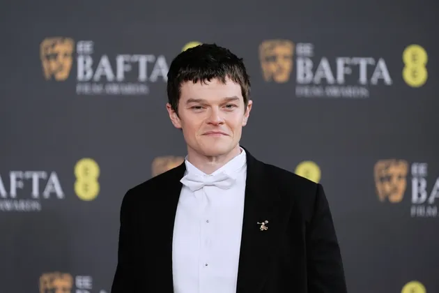 Robert Aramayo di red carpet BAFTA Awards 2026 