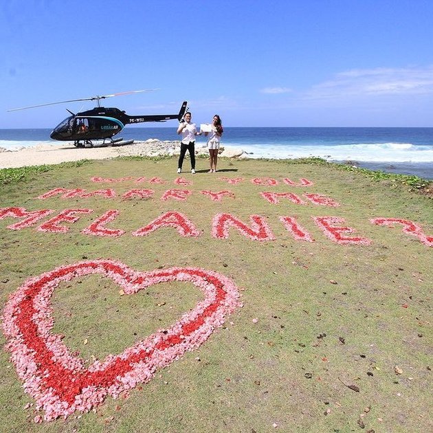 Romantic! Melanie Putria Proposed by Handsome Doctor While Riding a Helicopter, Ready for Second Marriage