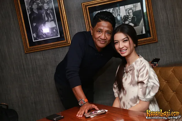 Wah, seperti apa ya kira-kira klip terbaru Andre Hehanussa yang dibintangi dua bidadari cantik ini? Pastinya jadi suguhan yang super keren banget dong ya.