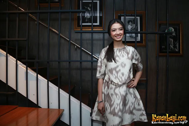 Raline Shah akan berperan sebagai ikon gadis sukses masa kini yang diidolakan banyak orang dalam klip All About Love.