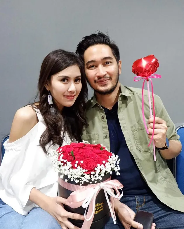 Valentine Pasangan Seleb Indonesia
