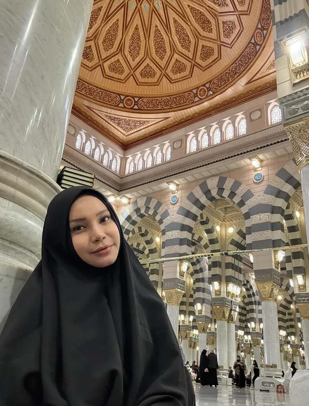 Rossa di dalam masjid
