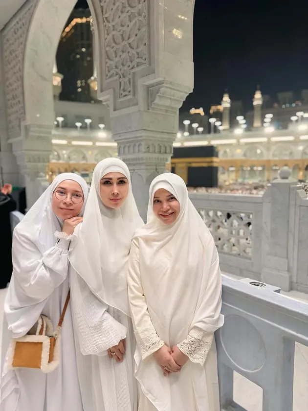Rossa ucap ultah ke Melly Goeslaw