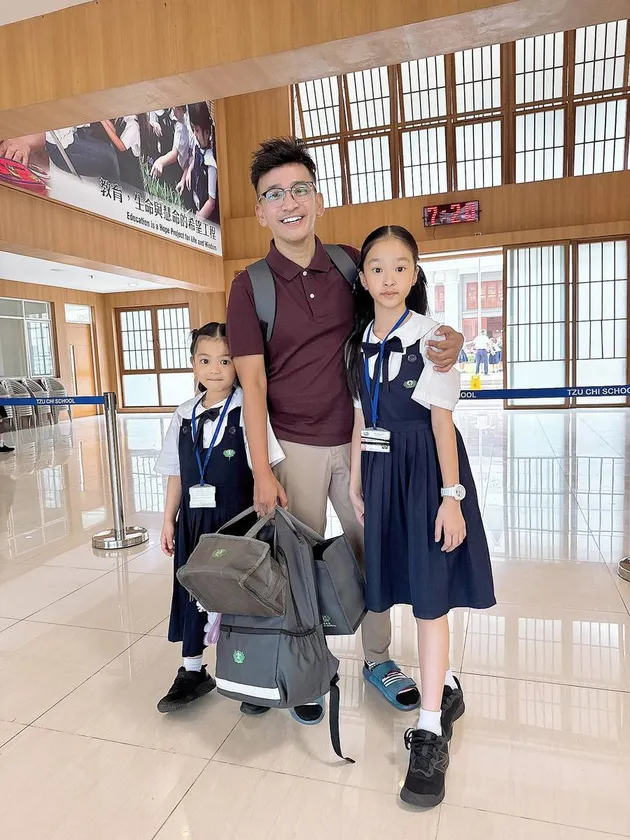 Ruben Onsu bersama thalia dan thania