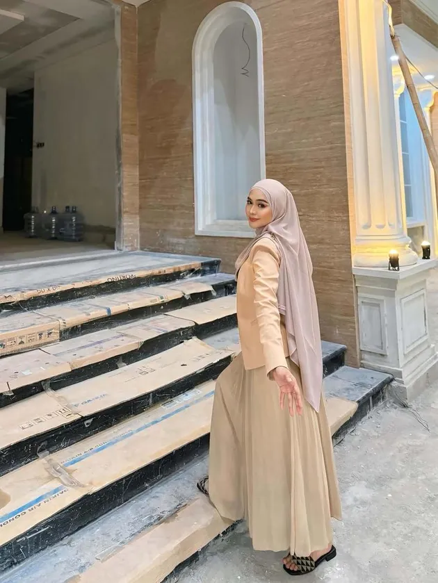 Ria Ricis Naik Tangga