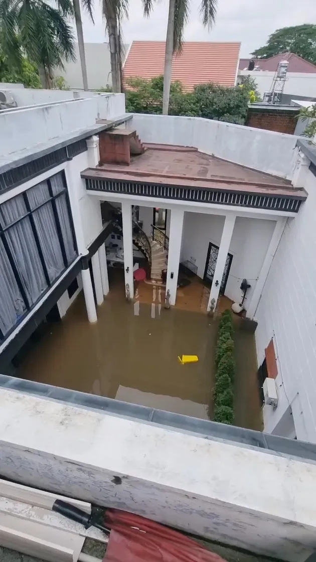 Rumah Tamara Geraldine banjir