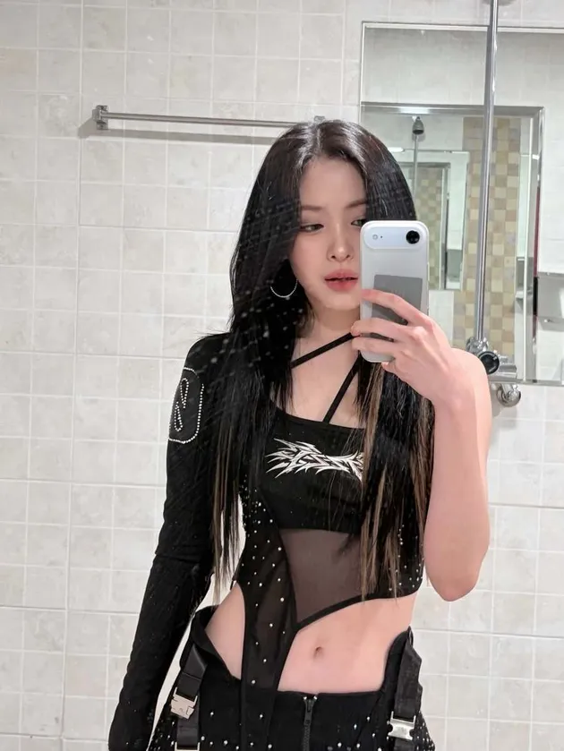 Ryujin ITZY Mirror Selfie
