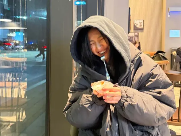 Ryujin ITZY Gigit Garpu