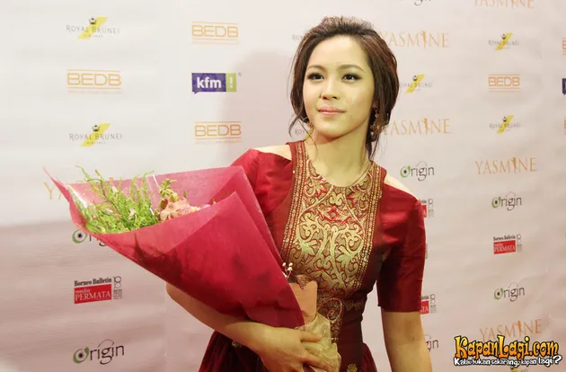 Gala Premiere Yasmine