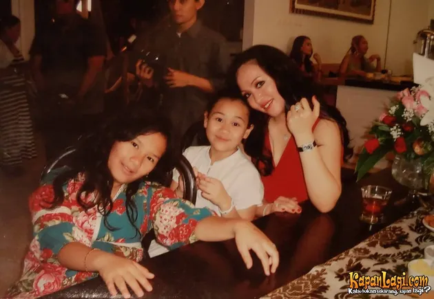 REPRO FOTO-FOTO DOKUMENTASI PRIBADI ADJIE MASSAID 
