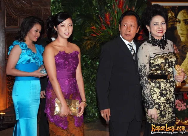 resepsi pernikahan wulan guritno