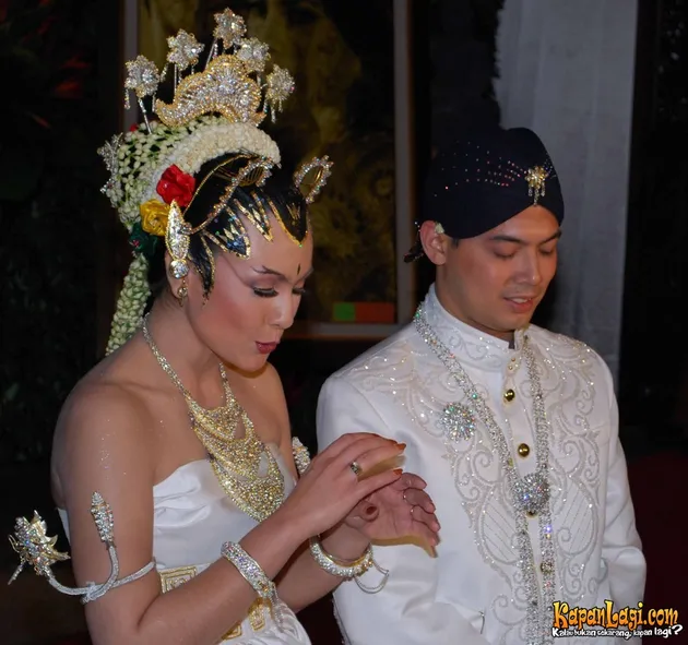 resepsi pernikahan wulan guritno
