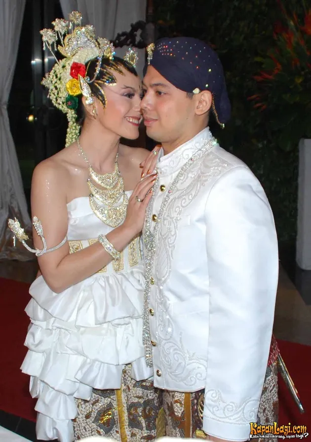 resepsi pernikahan wulan guritno
