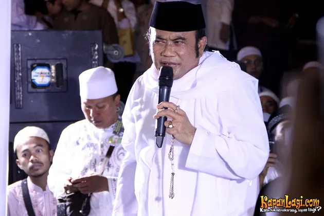 Kondisi umat yang terkotak-kotak membuat almarhum Uje ingin mempersatukan apa yang sudah dikotak-kotakkan.