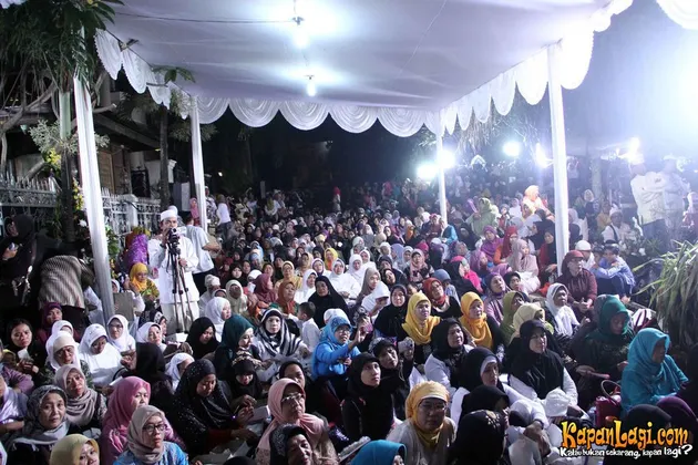 RHOMA IRAMA BERI TAUSYIAH DI TAHLILAN 7 HARI WAFATNYA UJE 