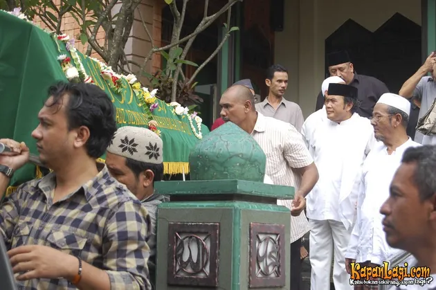 RHOMA IRAMA DI TPU PONDOK RANGGON CIBUBUR - KapanLagi.com