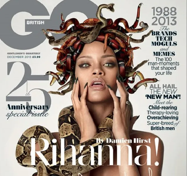 Rihanna jadi Medusa! Ia pun mengenakan lensa kontak mirip mata ular untuk tampil lebih meyakinkan.