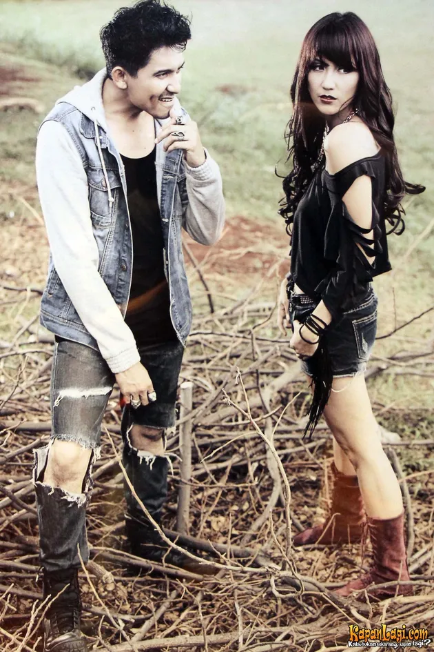 Romantisnya Foto Prewedding Ryan Delon dan Sharena Gunawan