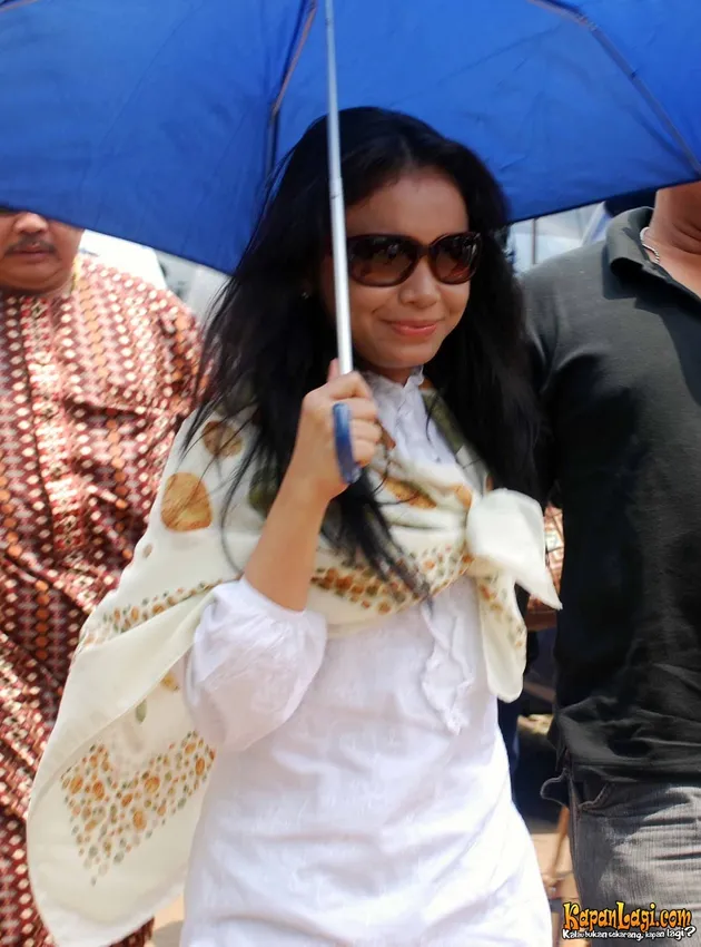 artis kunjungi korban situ gintung