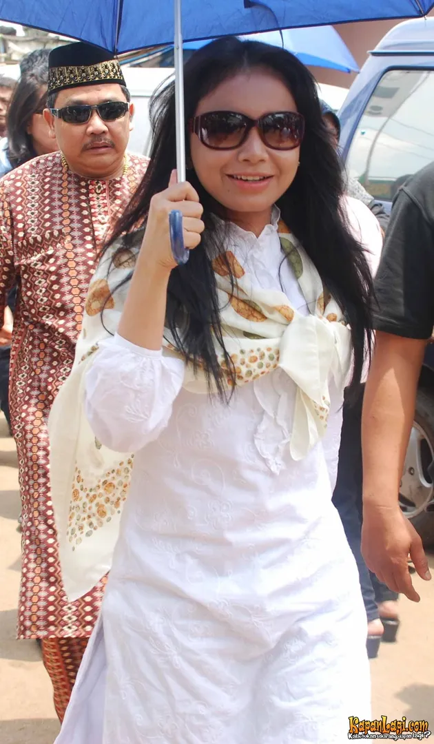 artis kunjungi korban situ gintung