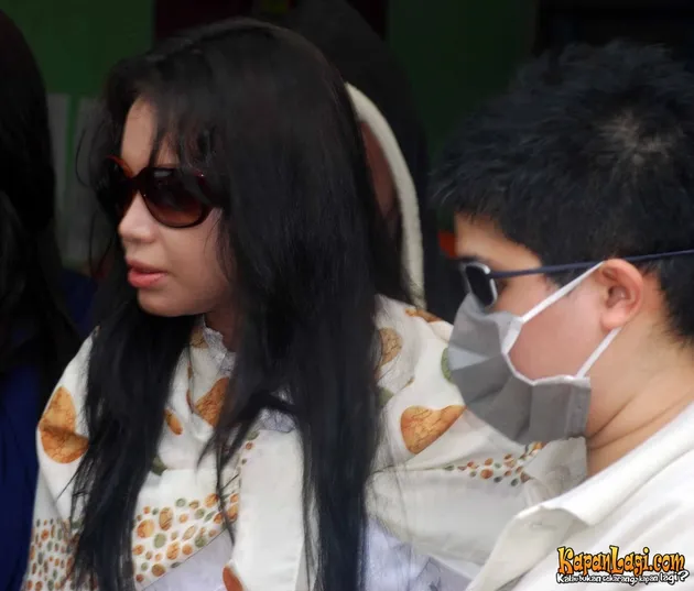 artis kunjungi korban situ gintung