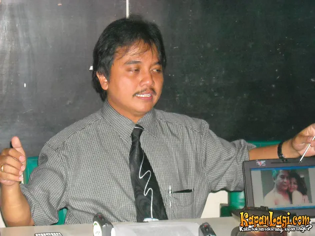 roy suryo konferensi pers