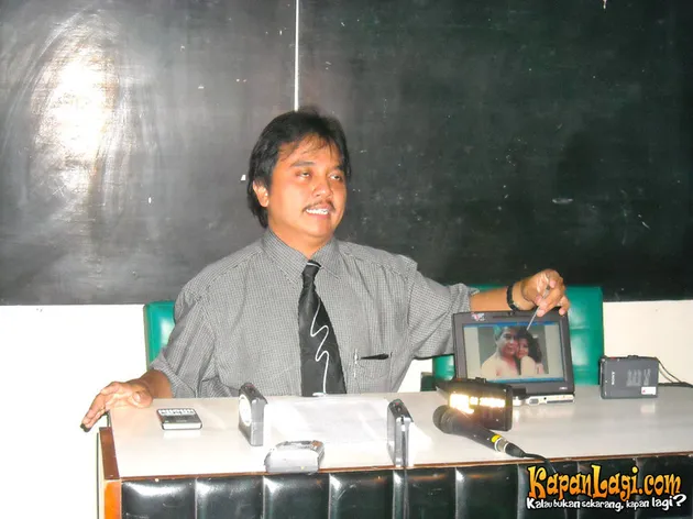 roy suryo konferensi pers
