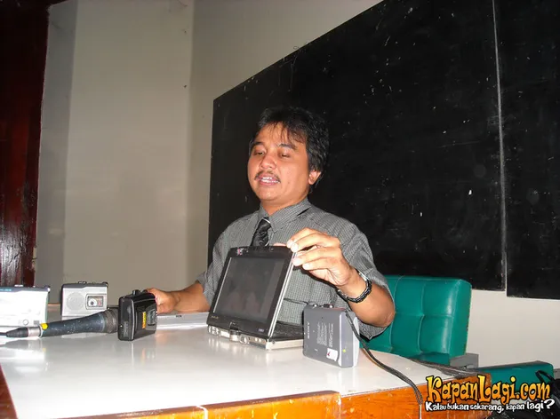 roy suryo konferensi pers