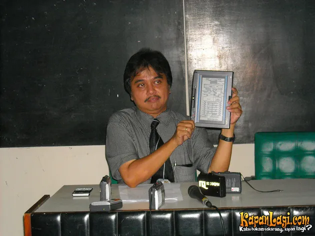 roy suryo konferensi pers
