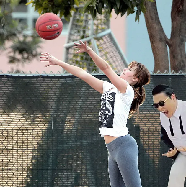 Jennifer Lawrence main basket