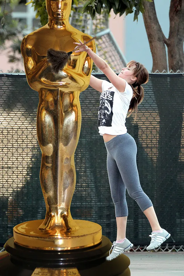Jennifer Lawrence main basket