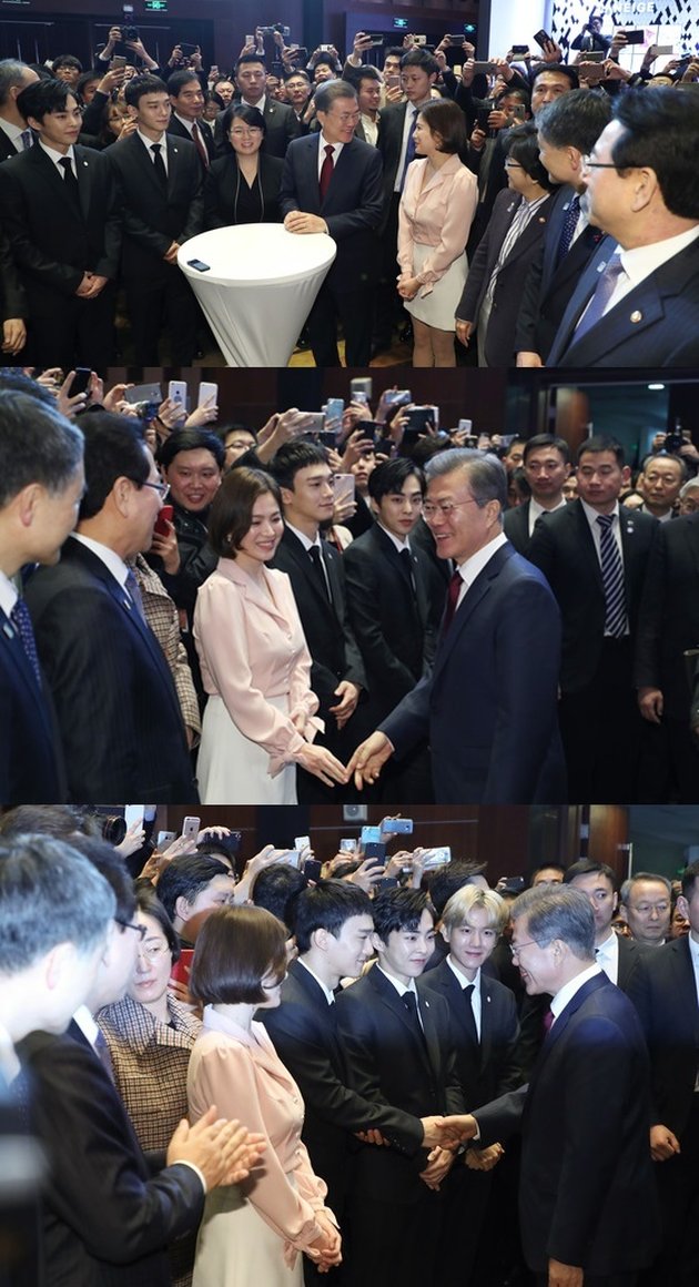 Saat Presiden Moon Jae In datang ke China untuk acara resmi pertamanya, sang presiden hadir membawa Song Hye Kyo dan EXO-CBX yang kebetulan memang populer luar biasa di negara tersebut.