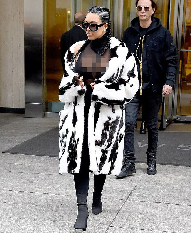 Kim Kardashian Umbar Payudara