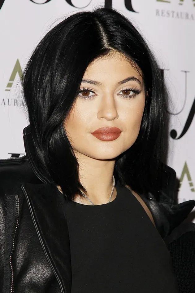 Kylie Jenner dandan menor