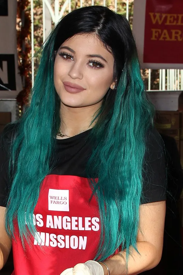 Kylie Jenner dandan menor