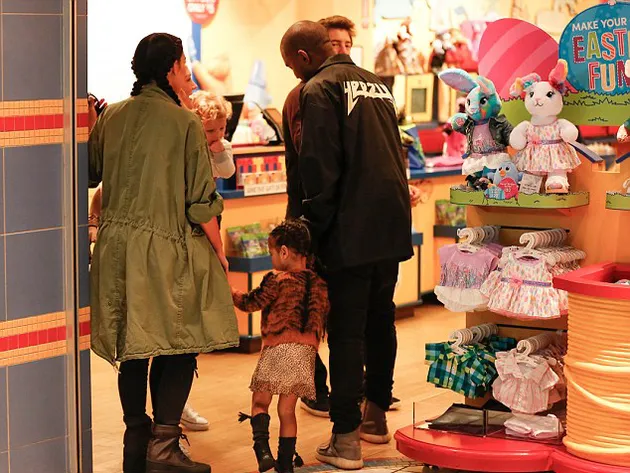 Kim Kardashian, Kanye, North West Shopping