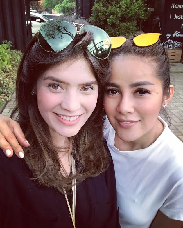 Olla Ramlan dan Carissa Putri
