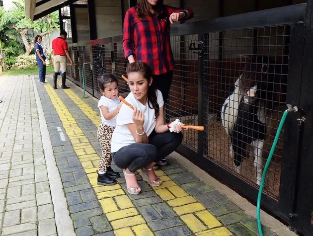 Olla Ramlan dan Carissa Putri