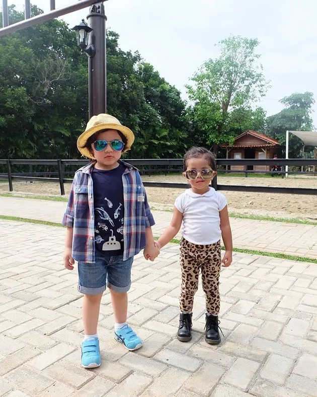 Olla Ramlan dan Carissa Putri
