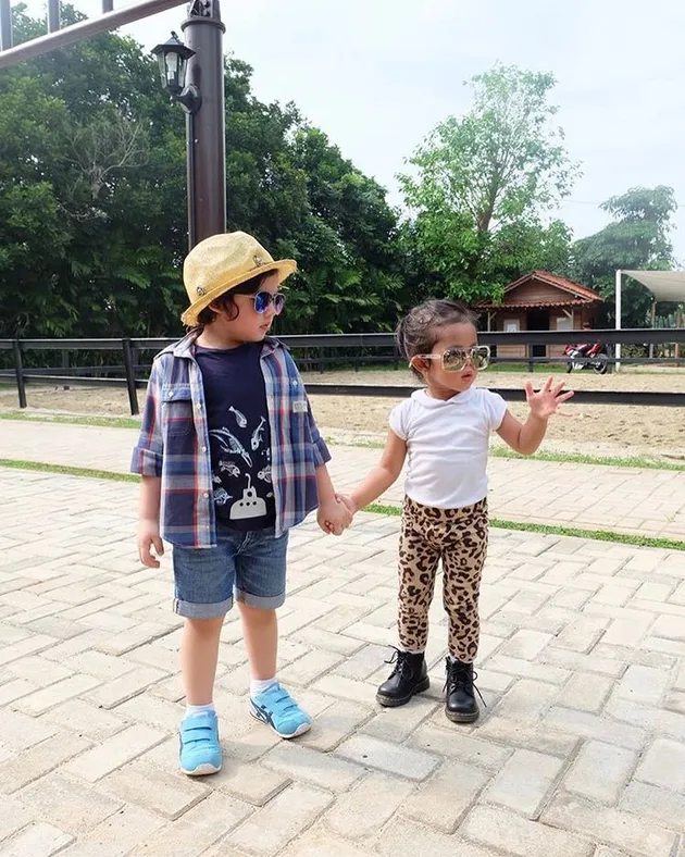 Olla Ramlan dan Carissa Putri
