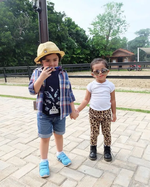 Olla Ramlan dan Carissa Putri