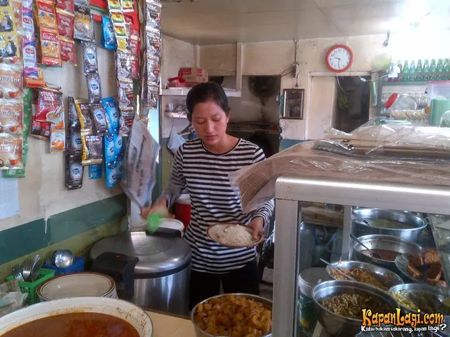 Penjaga Warteg Cantik